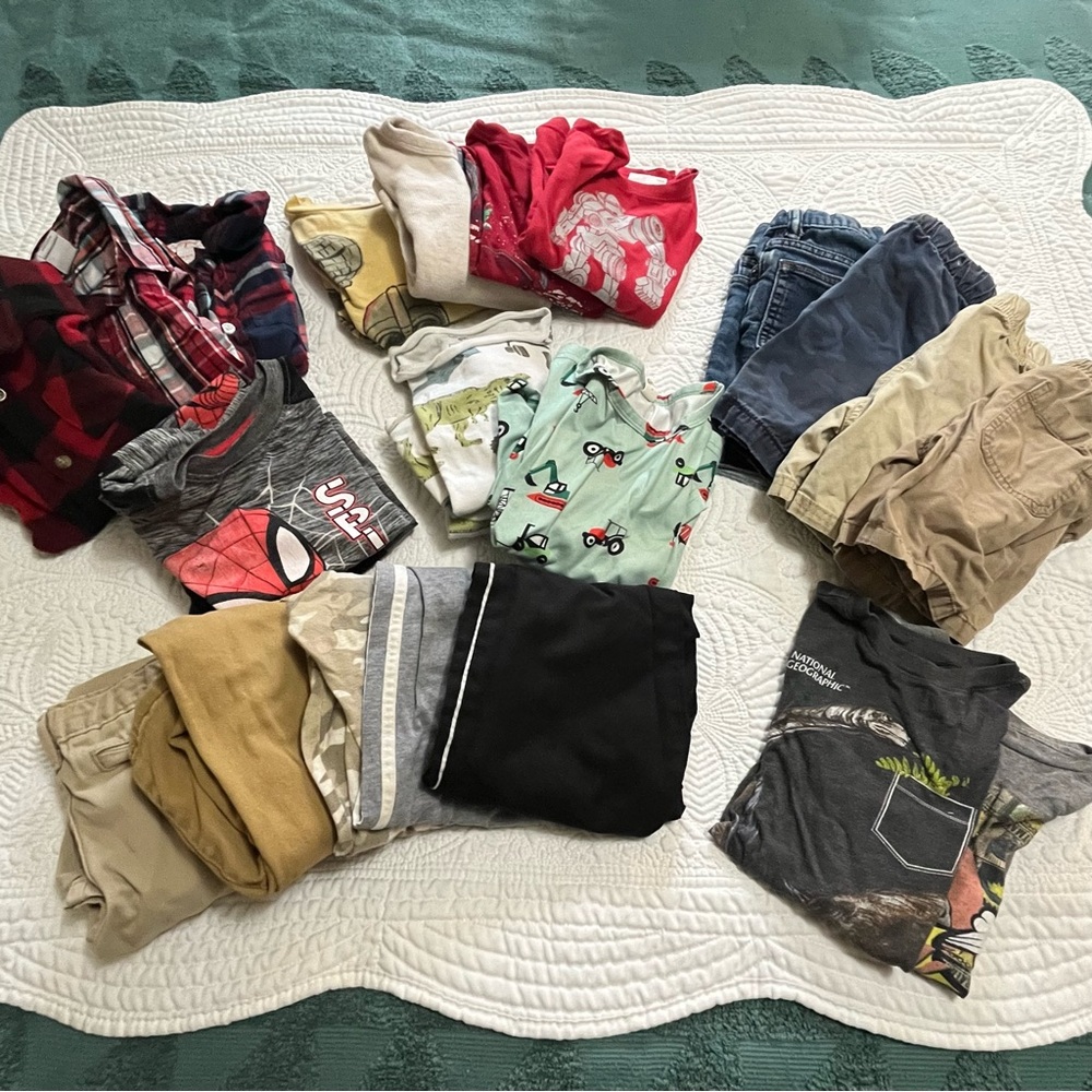 Boys 4T - 4/5 Lot Clothes Bundle Shirts Pants Shorts Pajamas Button Up Play - Picture 9 of 9